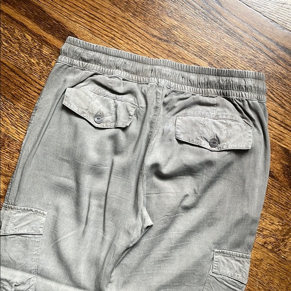 Cloth & Stone Tan Cropped Pants with Elastic Waistband - Picture 6 of 6